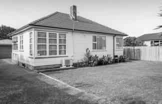 2 Gladstone Street, HAWERA
