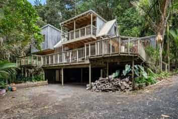 40 Lone Kauri Road, KAREKARE