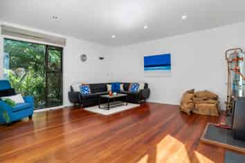 40 Lone Kauri Road, KAREKARE