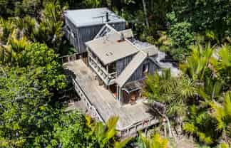 40 Lone Kauri Road, KAREKARE