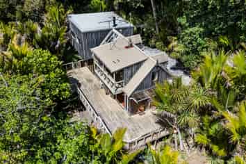 40 Lone Kauri Road, KAREKARE