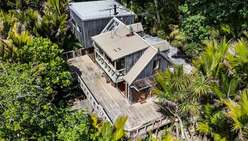 40 Lone Kauri Road, KAREKARE