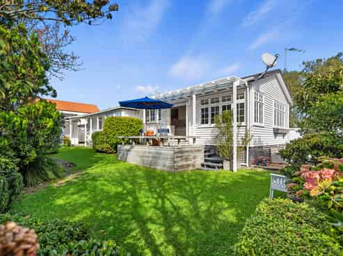 62 Northboro Road, Belmont