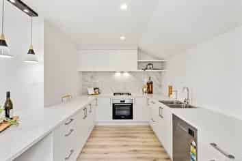 7B Waddell Avenue, Point England