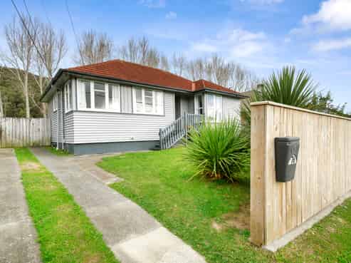 76 Strand Crescent, Naenae