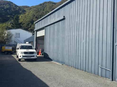 Showroom, Yard, Office and Workshop
