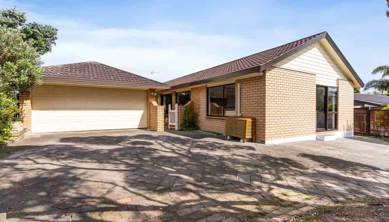3 Voltaire Court, Botany Downs