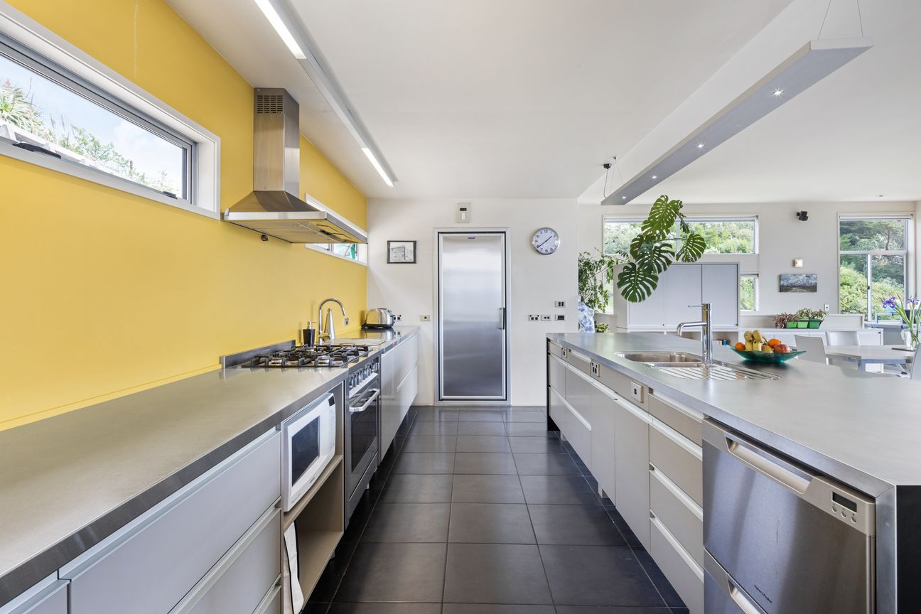 MODERN COASTAL RETREAT WITH PANORAMIC SEA VIEWS - Altro