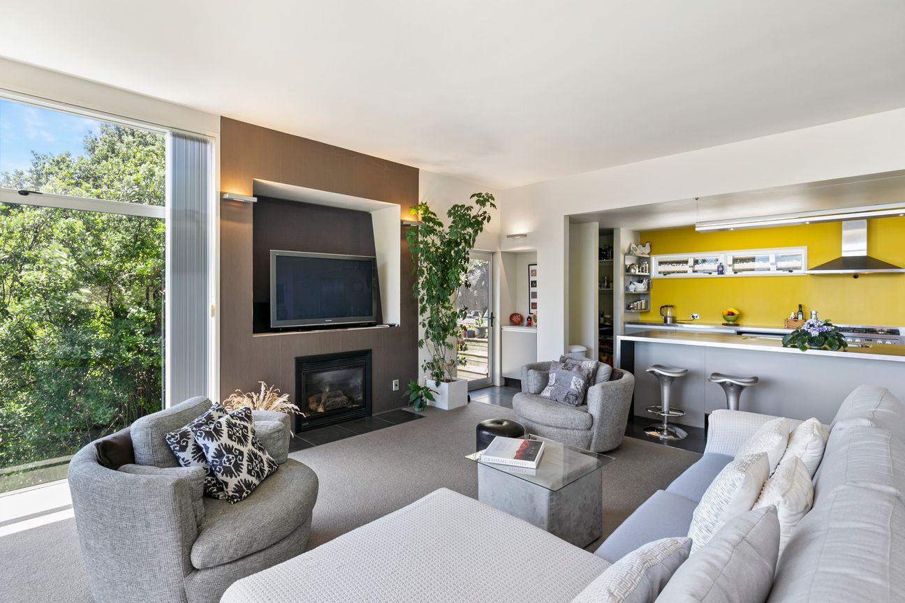 MODERN COASTAL RETREAT WITH PANORAMIC SEA VIEWS - Vista 6