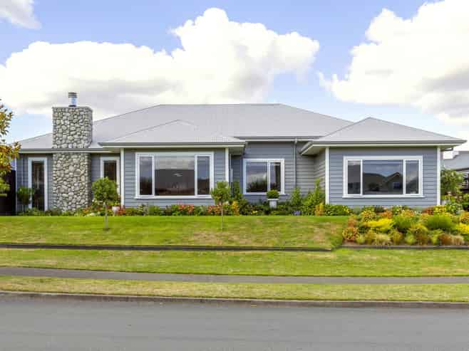 2 The Pheasant Tail, Nukuhau