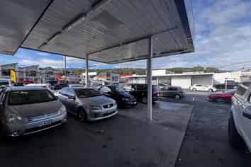 Workshop with generous parking and signage