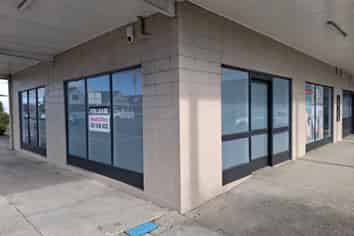 AFFORDABLE TIDY ROAD FRONT SHOP