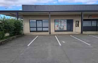 AFFORDABLE TIDY ROAD FRONT SHOP