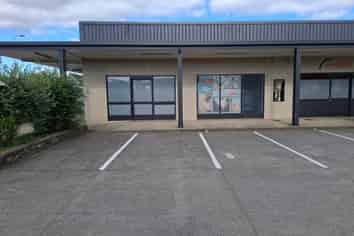 AFFORDABLE TIDY ROAD FRONT SHOP