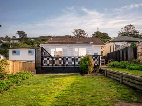 113 Queens Drive, Lyall Bay