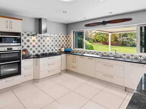 158 Raumati Road, RAUMATI BEACH