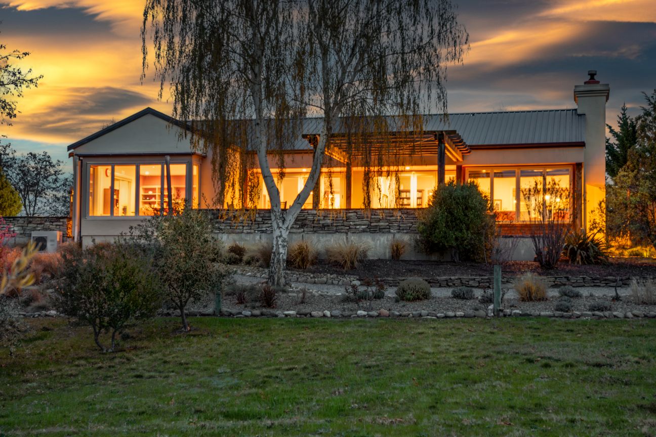Lifestyle Retreat with Income & Charm - Bilde 2