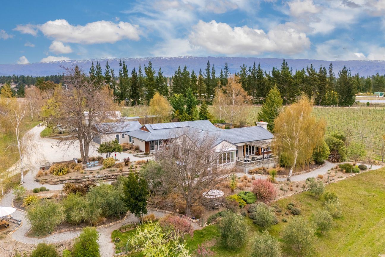 Lifestyle Retreat with Income & Charm - Bilde 6