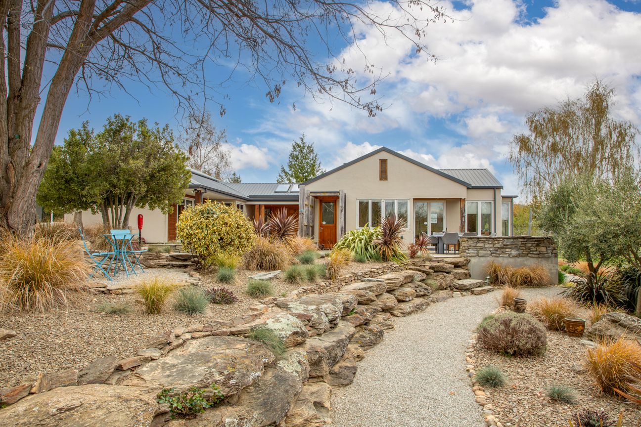 Lifestyle Retreat with Income & Charm - Bilde 5