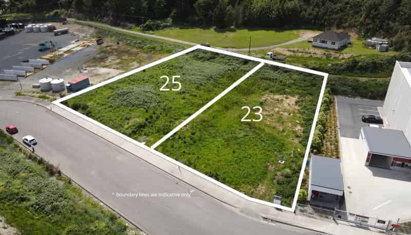 23-25  Thomas Neal Crescent, Trentham