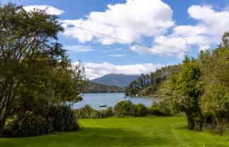 1 West Bay, Lochmara Bay, Queen Charlotte Sound