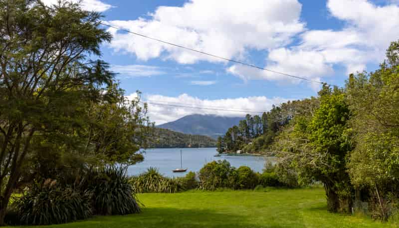1 West Bay, Lochmara Bay, Queen Charlotte Sound