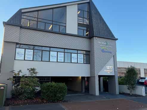 Lift serviced office space