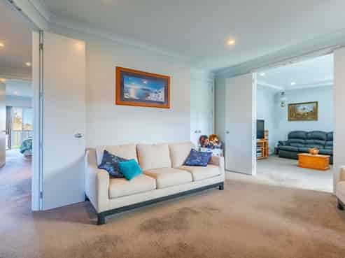 32 Heynes Place, Clive