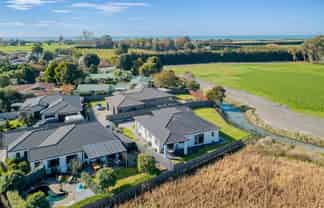 32 Heynes Place, Clive