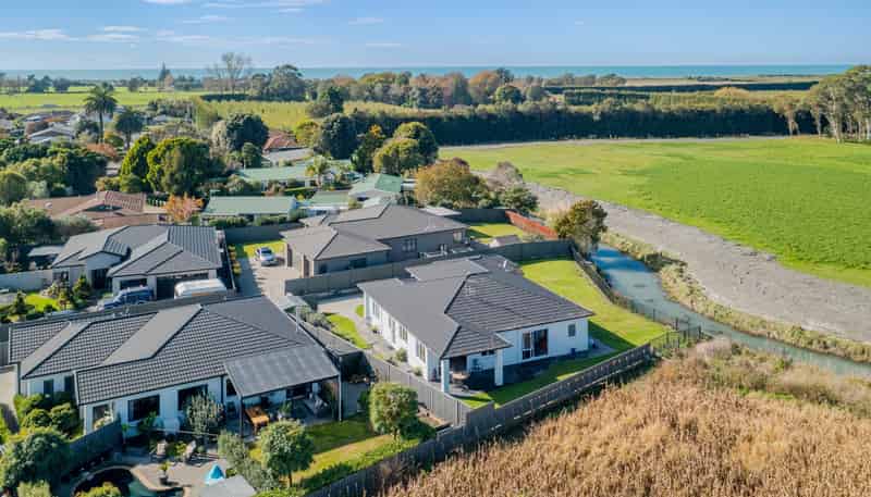 32 Heynes Place, Clive