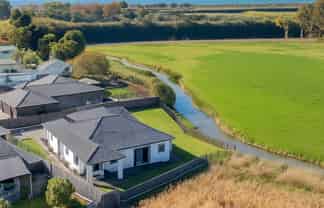 32 Heynes Place, Clive