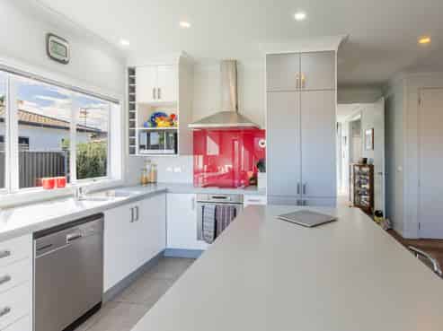 32 Heynes Place, Clive