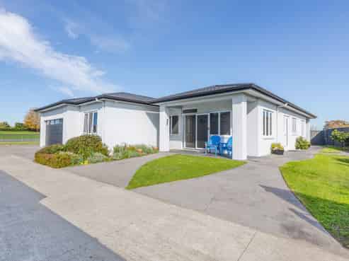 32 Heynes Place, Clive