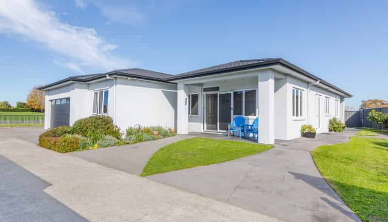 32 Heynes Place, Clive