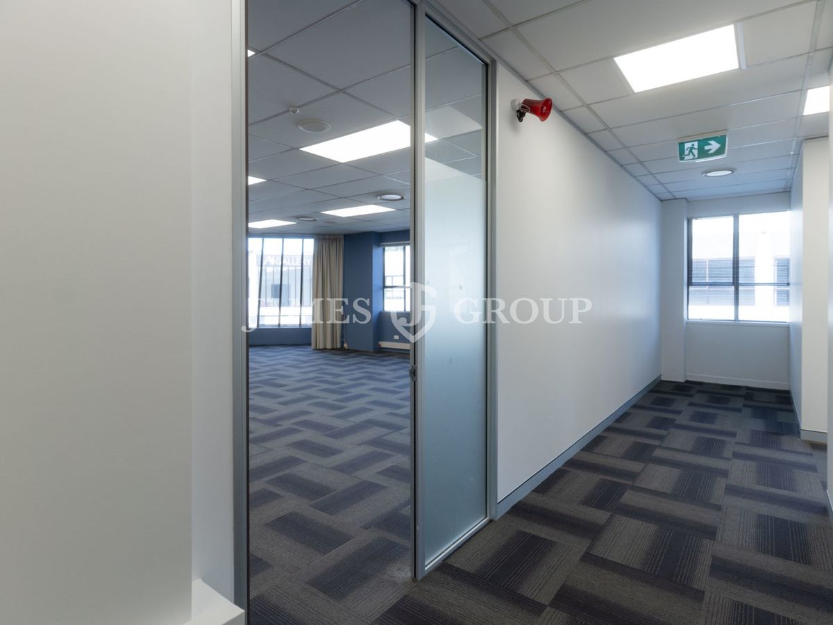 BRIGHT FIRST FLOOR CORNER OFFICE ON MANUKAU ROAD - Mehr