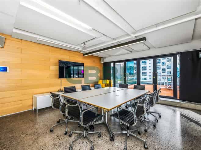 CBRE - Vibrant Office on Fort