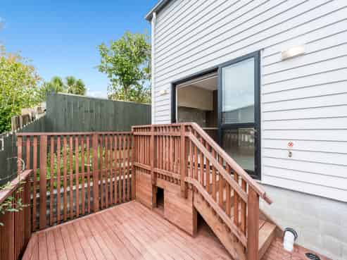 18/106 Triangle Road, Massey
