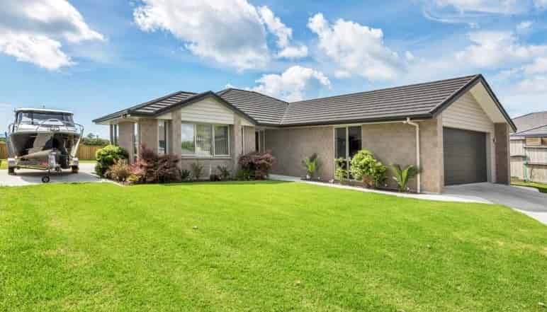 21 Wai Place, One Tree Point