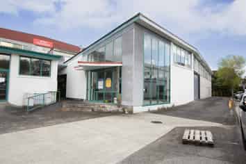 Showroom & Warehouse For Lease