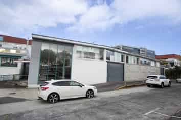 Showroom & Warehouse For Lease