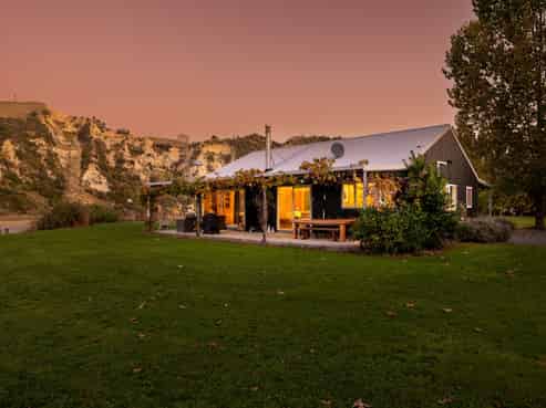 161 E and  Rowes Road, Hunterville