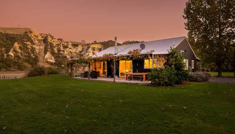 161 E and  Rowes Road, Hunterville
