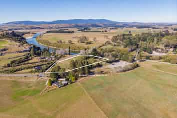 1231 Clifden Highway, Orawia