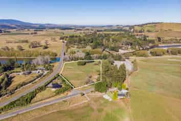 1231 Clifden Highway, Orawia