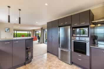 14 Birchwood Lane, Hilltop