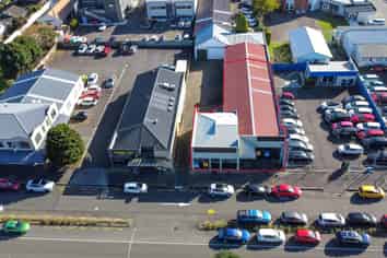High exposure space for lease!