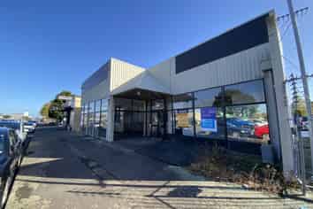 High exposure space for lease!