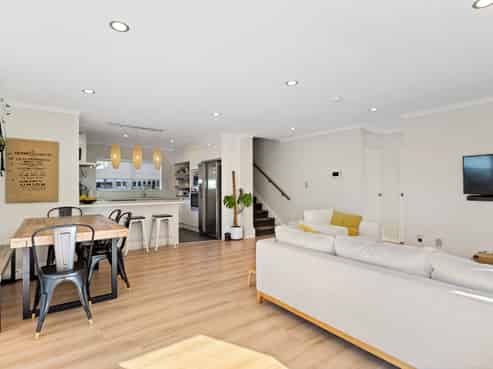 8B Simkin Avenue, Saint Johns