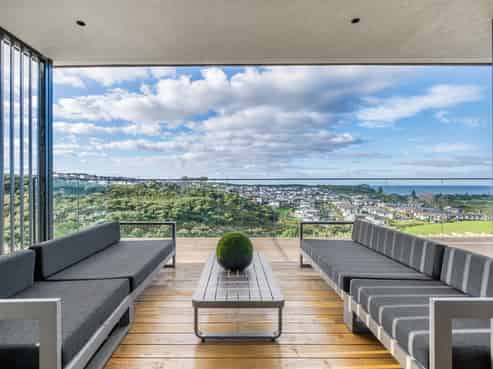 15 Ridgelea Road, Long Bay