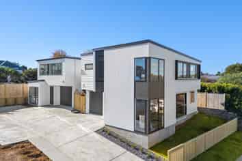 16B Meadway, Sunnyhills